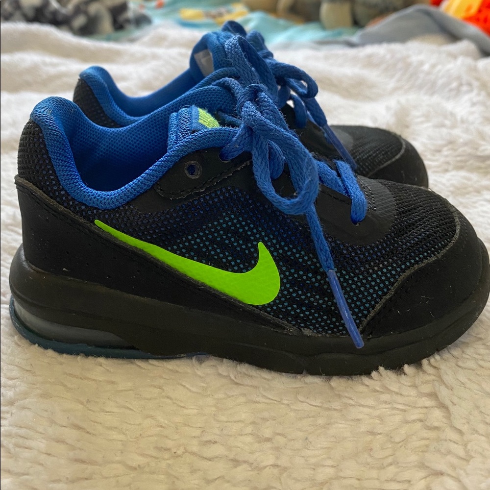 Toddler’s Nike sneakers